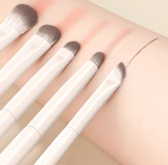 Makeup Brush White Ultra Soft Eyeshadow Eyeliner Makeup Tool