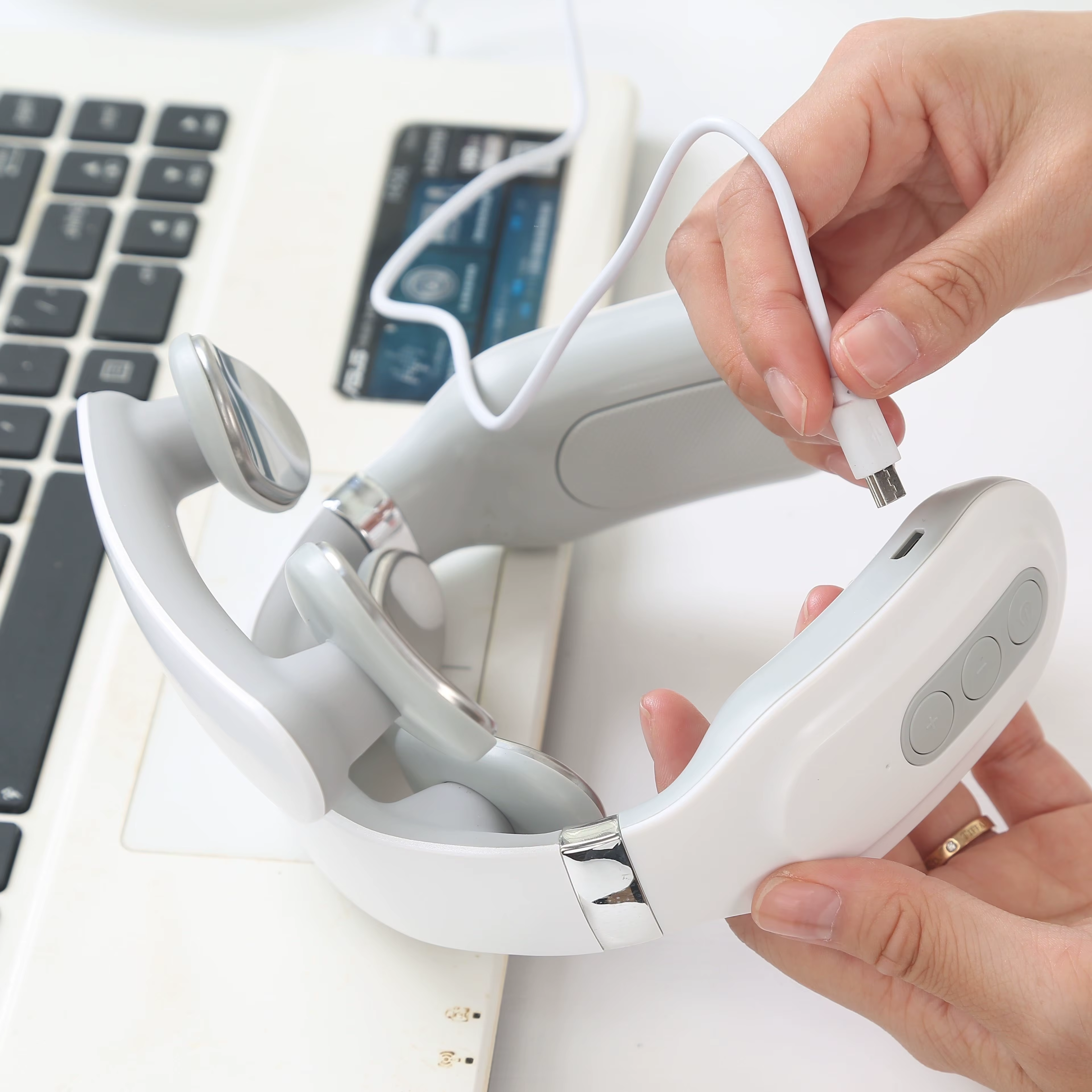 Neck Massage Machine 4 Head And Neck Protection Heating Machines Breathing Light Vibration Hot Compress Cervical Spine Machine A87